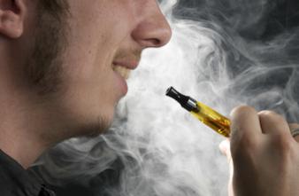 La e-cigarette réduirait l’envie de fumer