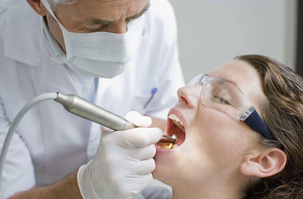 Un dentiste a contaminé potentiellement 22 000 patients
