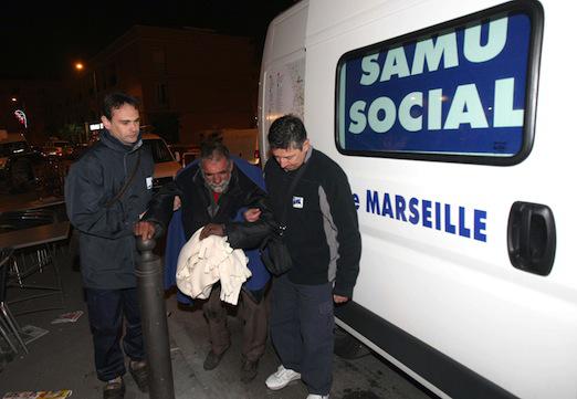 Carte de secours pour SDF : Marseille revoit sa copie après la polémique