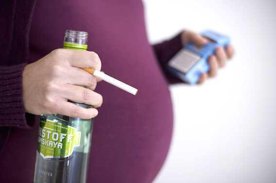 Pays anglo-saxons : une majorité de femmes boit pendant la grossesse