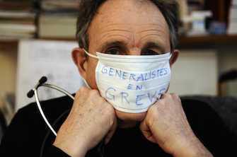 Loi de Santé : des médecins menacent de reprendre la grève des gardes