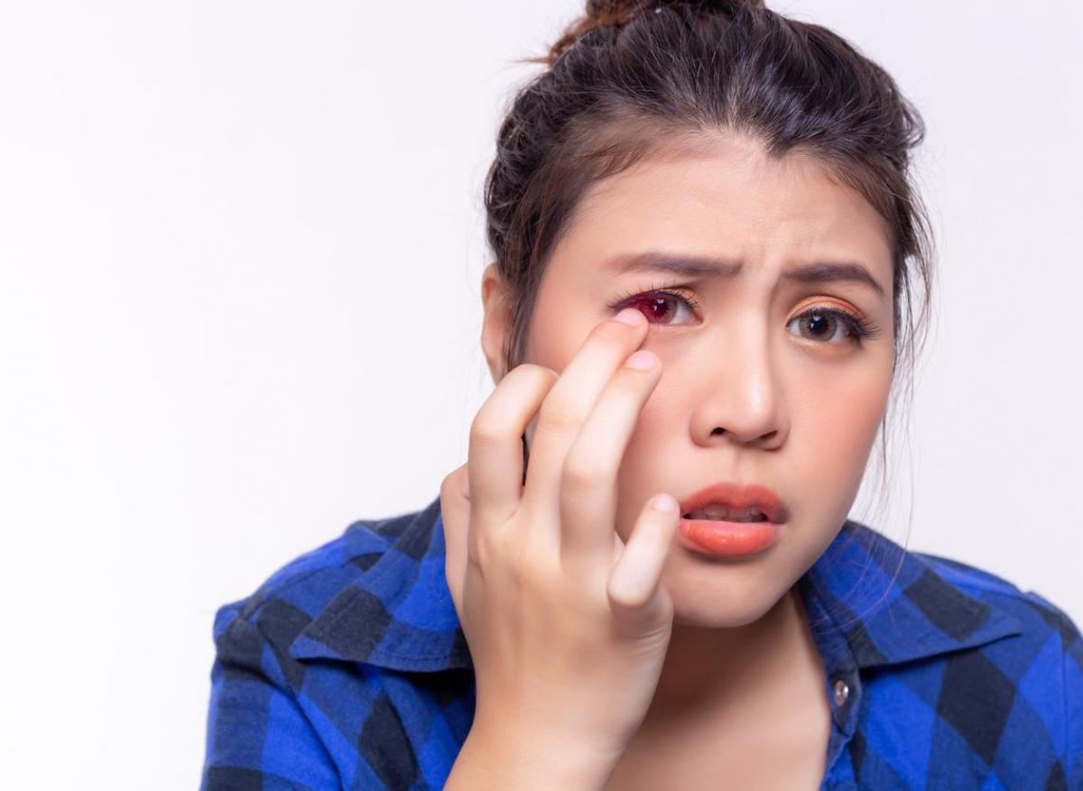 Une femme joue dans la douche Telegraph