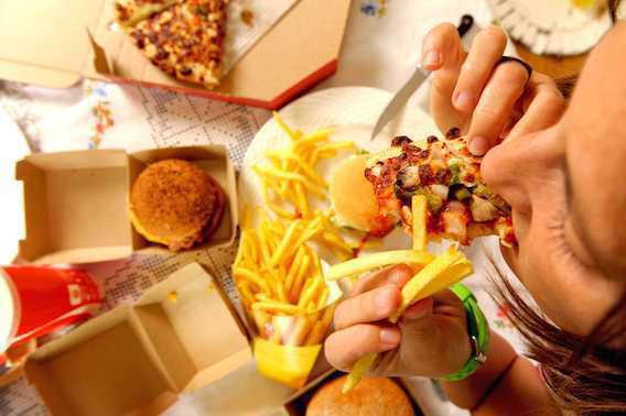 Grignotage compulsif : un déficit hormonal incite à manger gras 