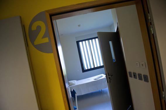Prisons : les droits des détenus hospitalisés bafoués  