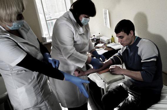 Sida : 8 000 malades sous la menace d'une pénurie en Ukraine 