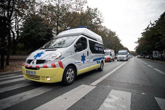Projet de loi santé : les ambulanciers manifestent dans toute la France