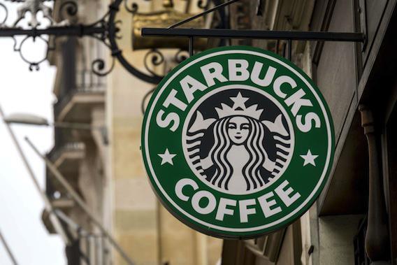  Starbucks et Costa : jusqu'à 25 cuillères de sucre par boisson