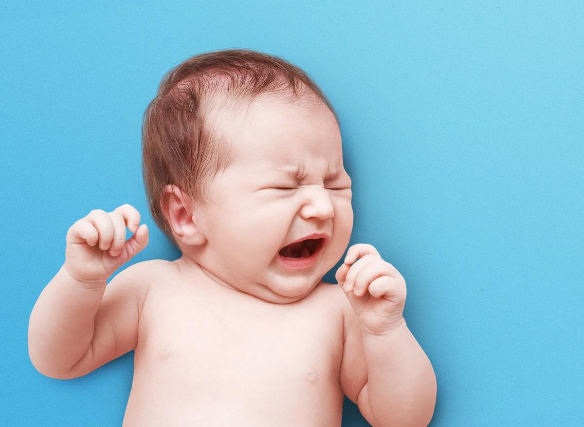 Bébé ne pleure pas : doit-on s'inquiéter d'un nouveau-né trop calme ? 