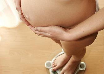 Grossesse : prendre trop peu de poids menace la santé de l’enfant