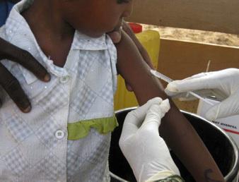 Ebola : un vaccin testé en Guinée 