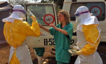 Ebola : une épidémie sans précédent en 6 chiffres clés