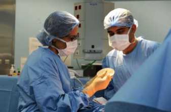 Implants mammaires : l'ANSM passe en revue les risques