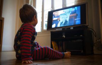Télévision : les enfants européens toujours accros