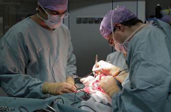 Un chirurgien succombe à un infarctus au milieu du bloc opératoire
