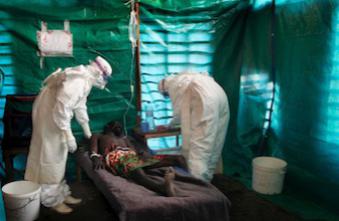 Ebola : Médecins sans frontières tente de limiter l’épidémie 