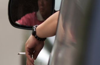 Tabac : des experts veulent l’interdire dans les voitures 