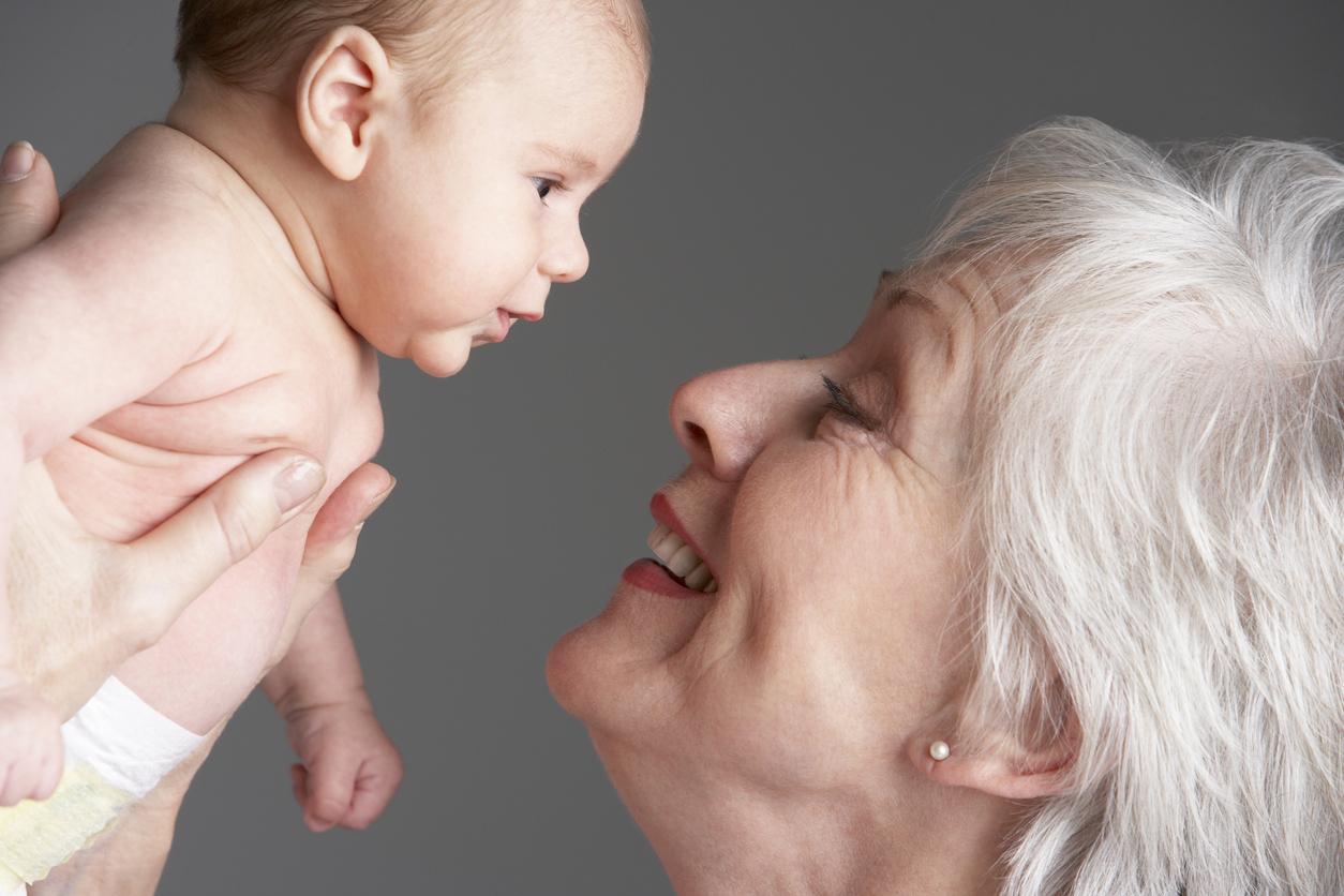 Canicule : chez les enfants et les seniors, quels signes doivent pousser à consulter ?