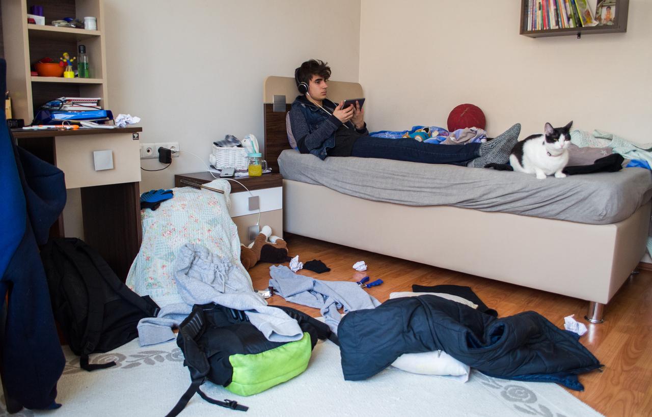 Pourquoi certains adolescents s'isolent-ils dans leur chambre ?