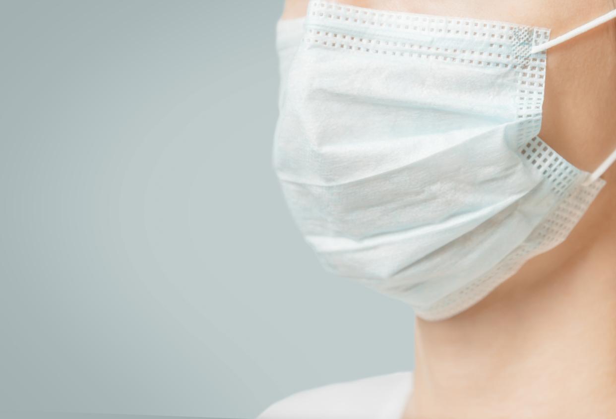 Allergies, rougeurs, acné, eczéma… les dégâts du port du masque sur la peau