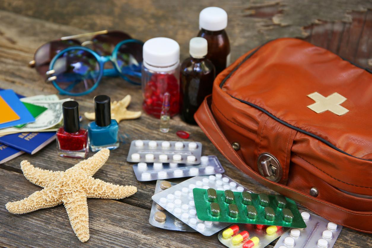 La trousse santé des vacances : que faut-il vraiment emporter ?