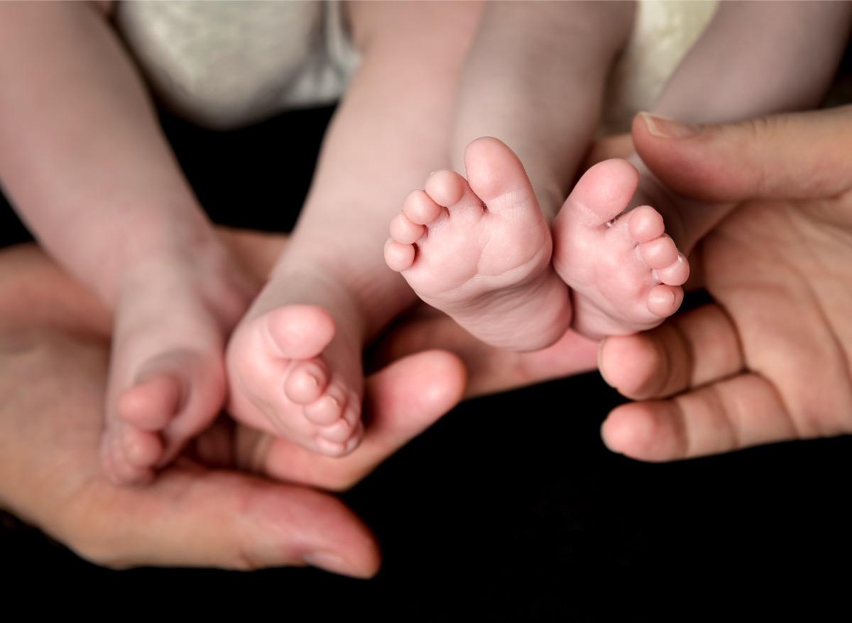 Italie : des jumeaux naissent à deux mois d'intervalle