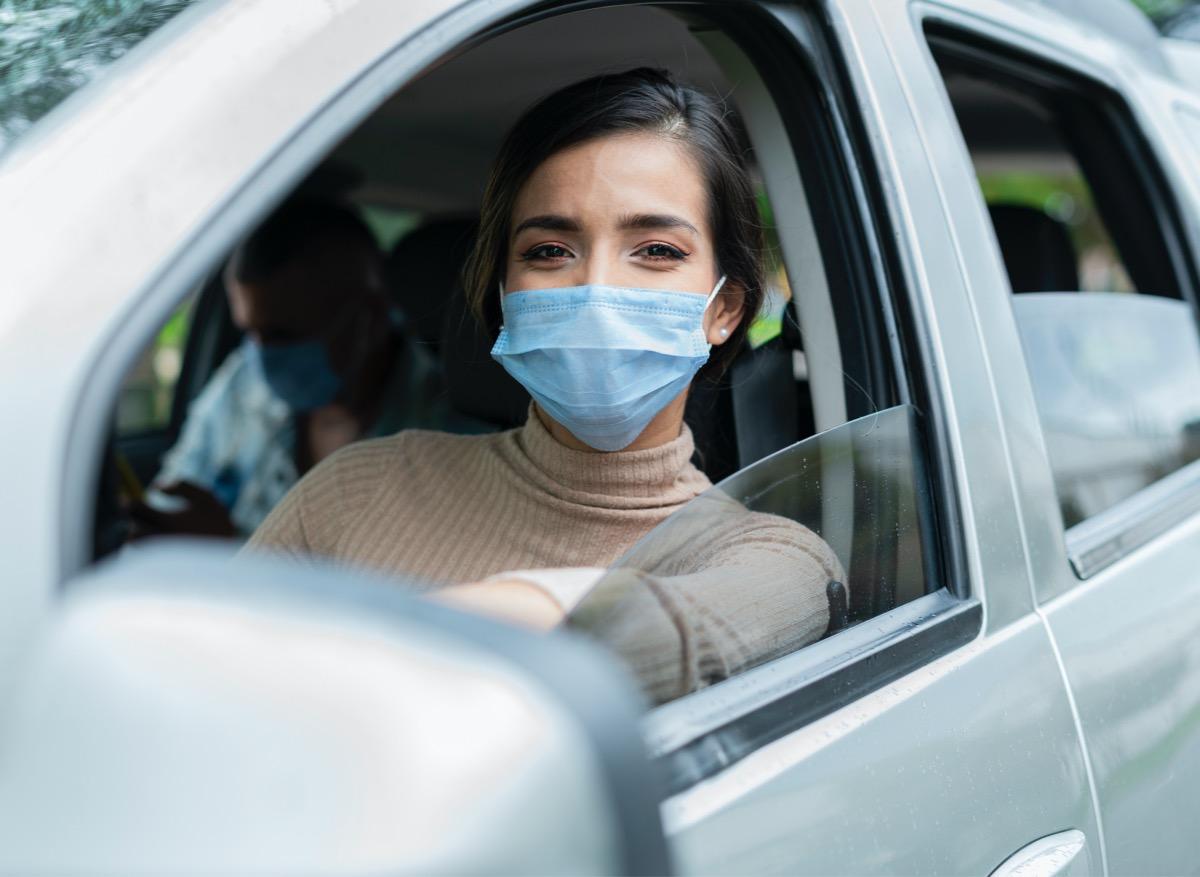 Covid-19 : comment réduire les risques de contamination dans une voiture ?