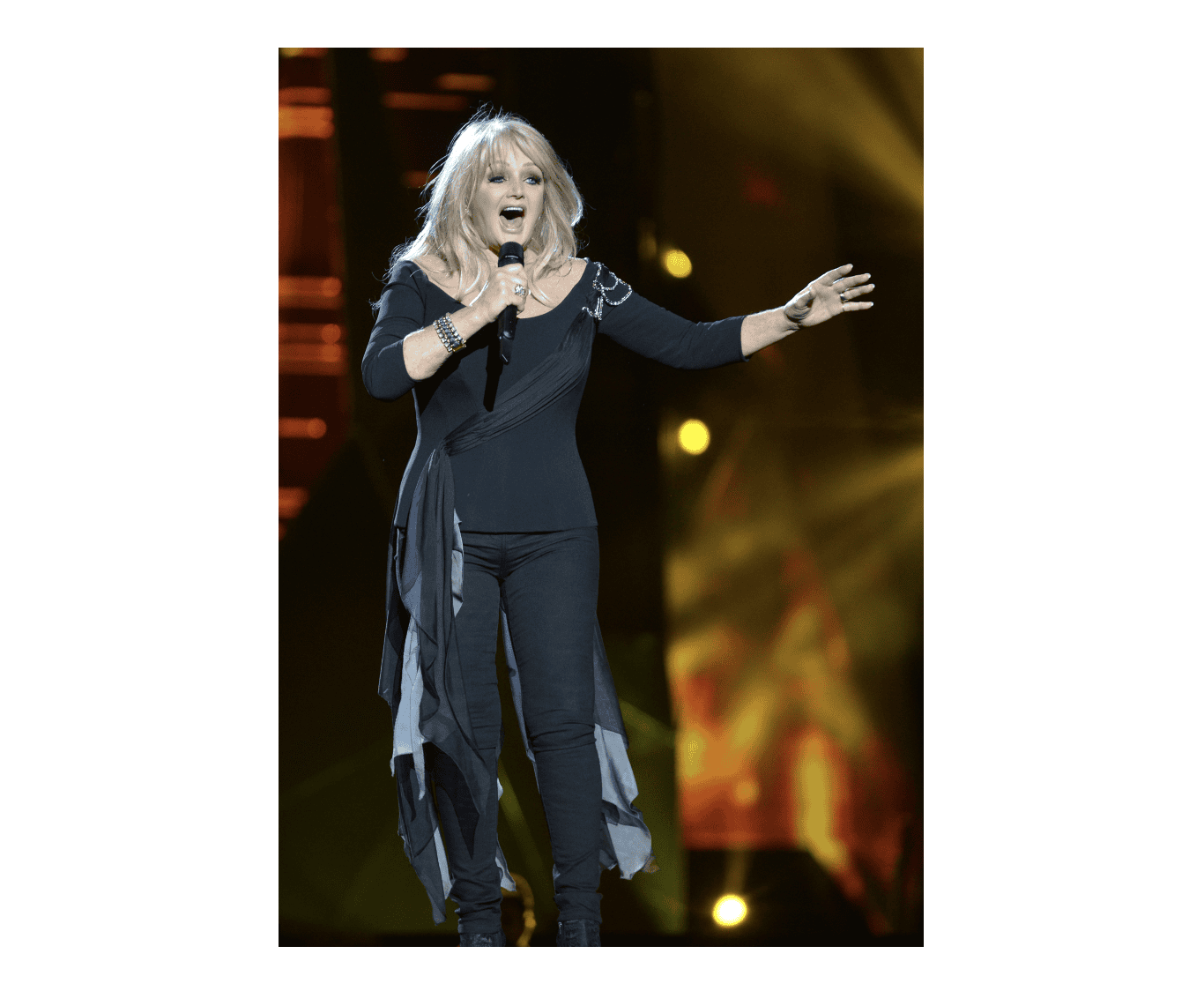 Bonnie Tyler opérée en urgence : qu'est-ce qui peut provoquer une perforation intestinale ?