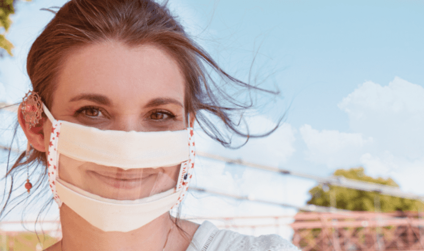 Masques avec fenêtre : la fin du calvaire des personnes sourdes en temps de pandémie