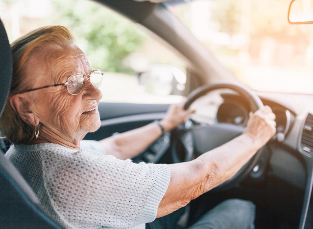 Personnes âgées : un site pour décider soi-même s’il faut arrêter de conduire