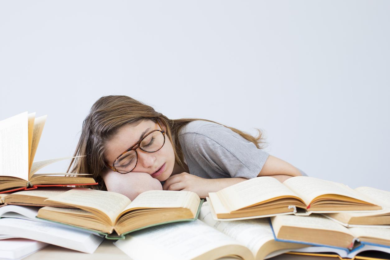 Sommeil : pour réussir ses études, mieux vaut se coucher tôt et bien dormir
