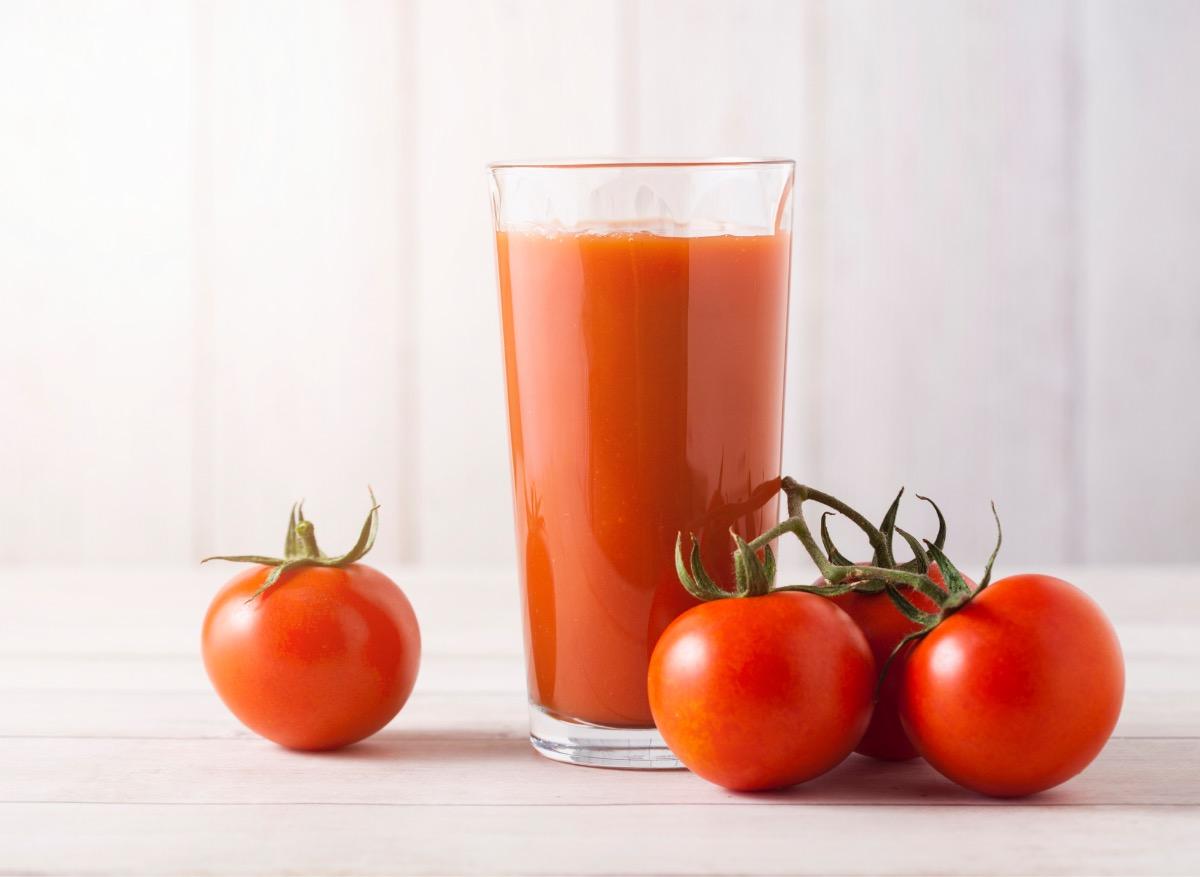 Le jus de tomate aurait-il des bienfaits sur la santé cardiovasculaire ?