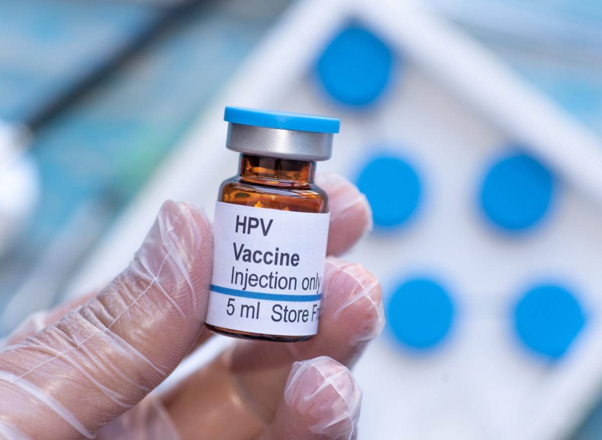 Vaccin contre les papillomavirus : 25 ans seront nécessaires pour percevoir ses effets sur les cancers de la gorge et de la bouche