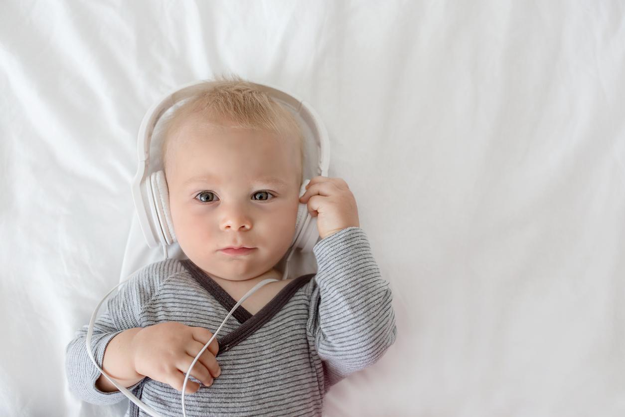 Nouveau-né : comment la musique joyeuse peut apaiser votre bébé  