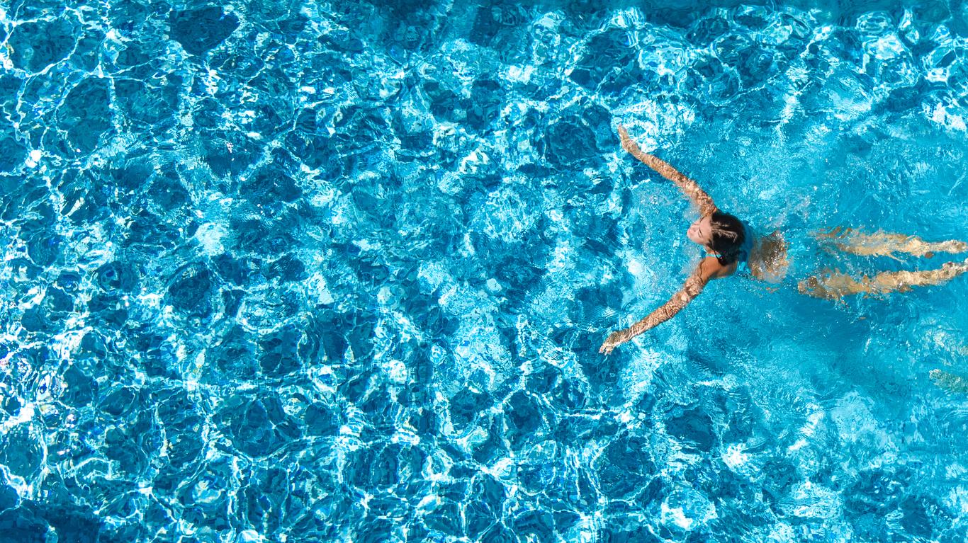 Maladie veineuse : profitez de l'été pour nager mais attention à la chaleur et aux bains de soleil 