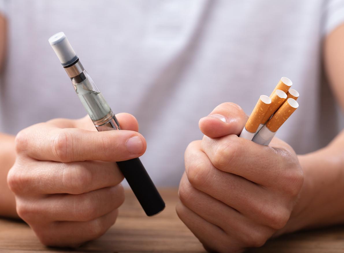 Les adolescents qui vapotent plus enclins à fumer des cigarettes