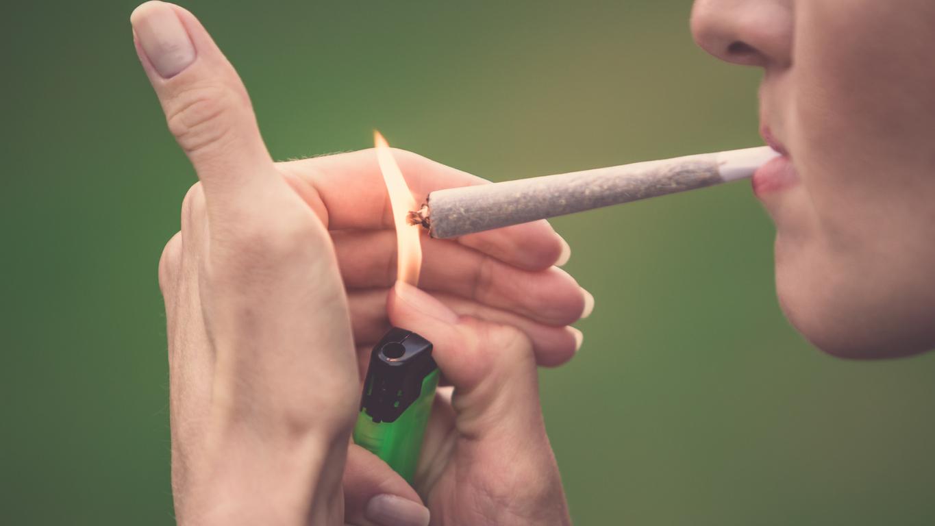 Davantage de suicides chez les jeunes fumeurs de cannabis