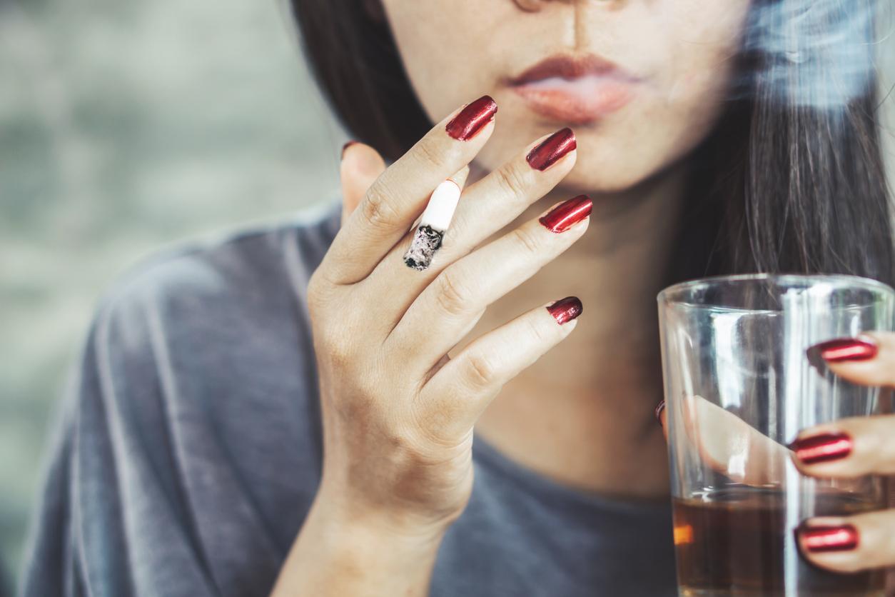 Ecrans, tabac, alcool, médicaments : comment le télétravail peut aggraver les addictions