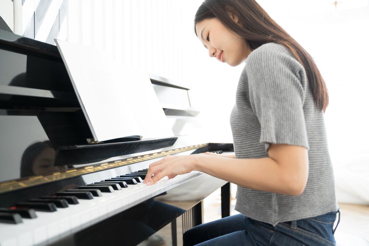 Jouer du piano boost le cerveau et aide à sortir de la déprime, selon une étude