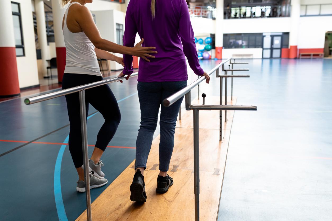 Prothèse de hanche : la vitesse de marche avant l’opération prédit le rétablissement futur