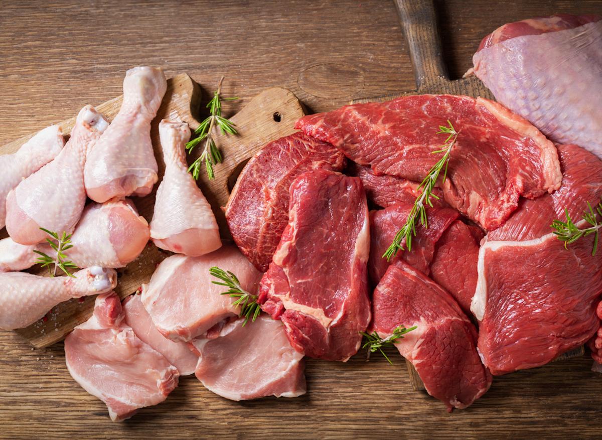 Manger trop de viande pourrait être associé à la sclérose en plaques