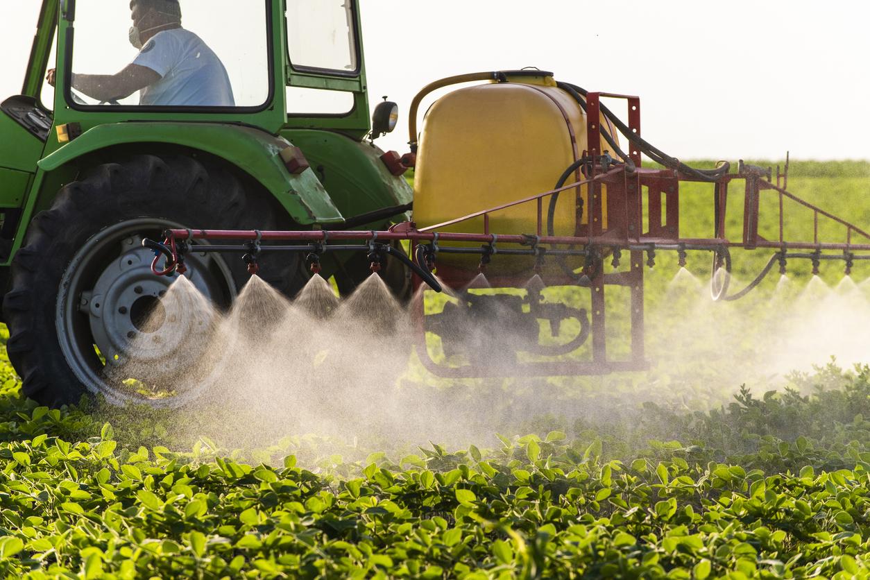 Pesticides : des centaines de soignants dénoncent le \