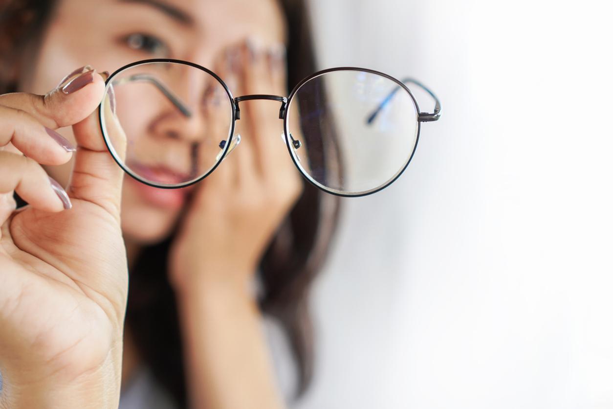 Fibromyalgie : porter des lunettes vertes aiderait les malades à gérer la douleur