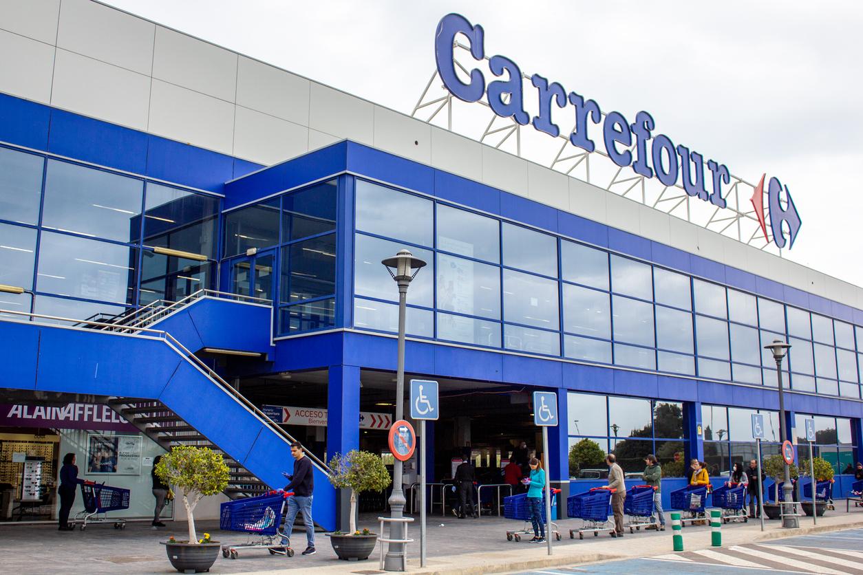 Endométriose, fausse-couche, PMA : Carrefour accorde des congés spéciaux à ses salariées