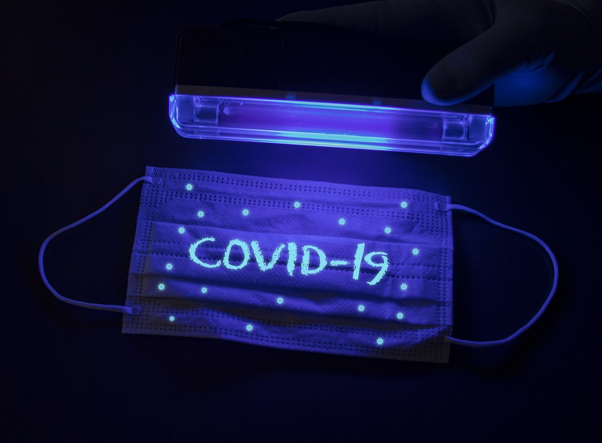 Covid-19 : ce masque brille quand il est en contact avec le coronavirus 