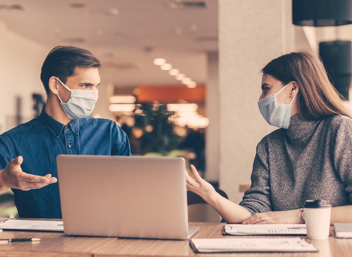 Port du masque : les Français favorables, des exceptions au Travail