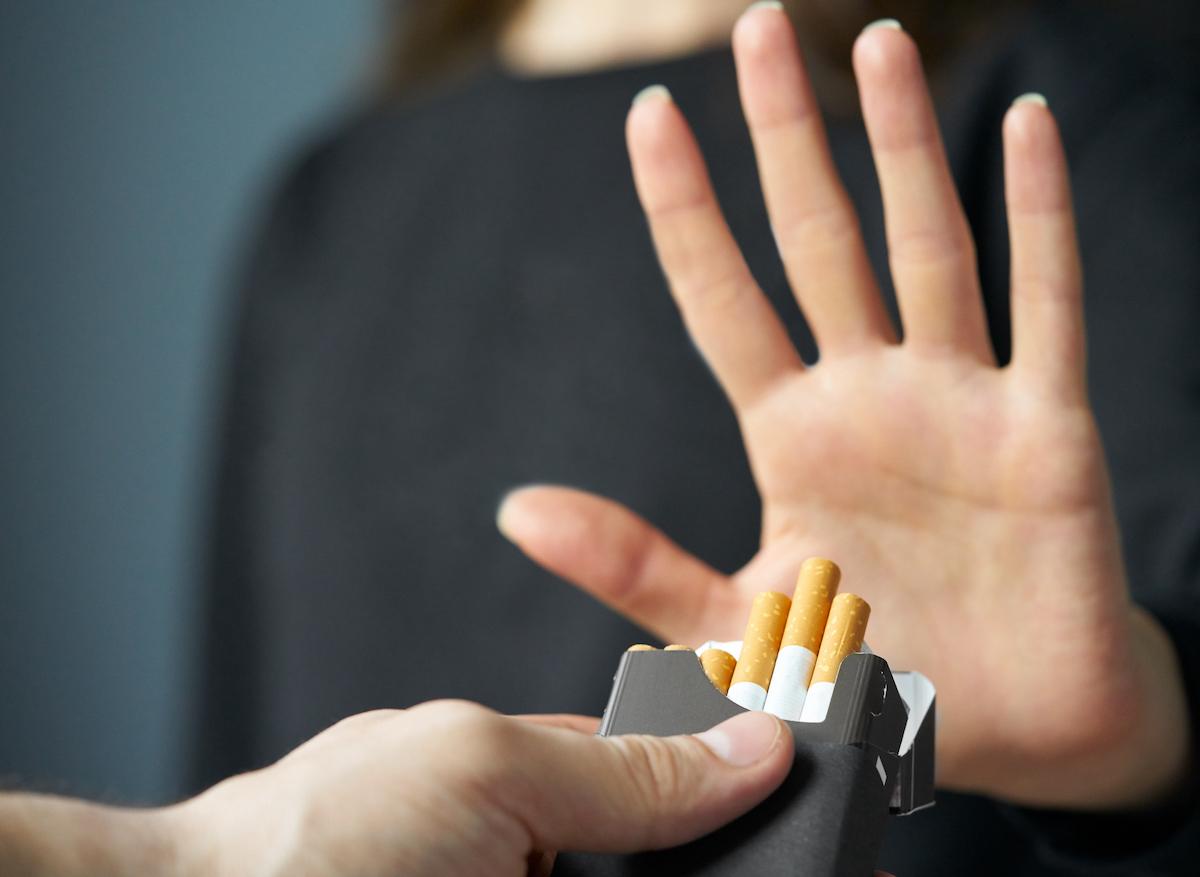 Cancer du poumon : arrêter de fumer après le diagnostic augmente l’espérance de vie