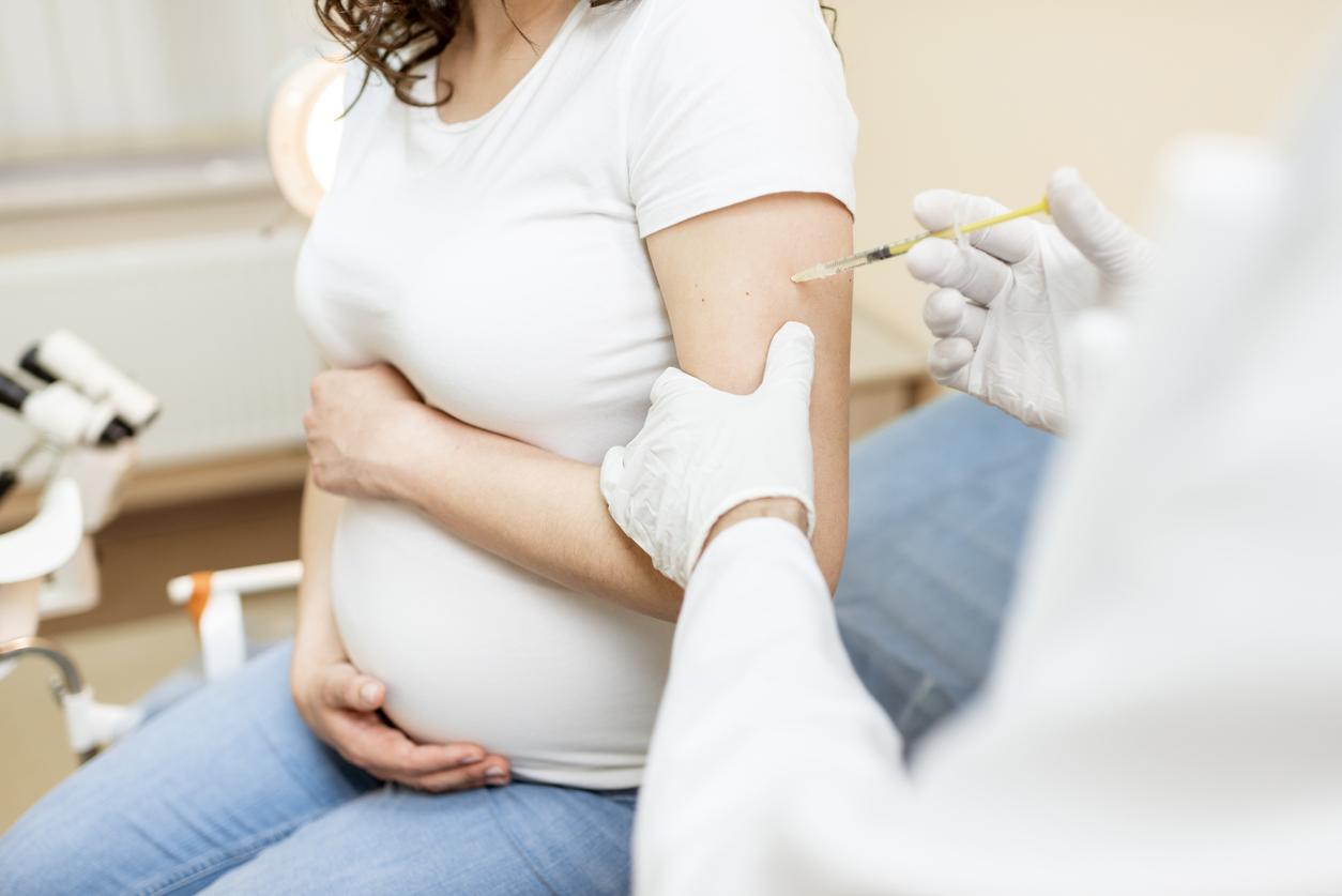 Vaccination contre la Covid-19 et pass sanitaire des femmes enceintes : les recommandations des gynécologues 