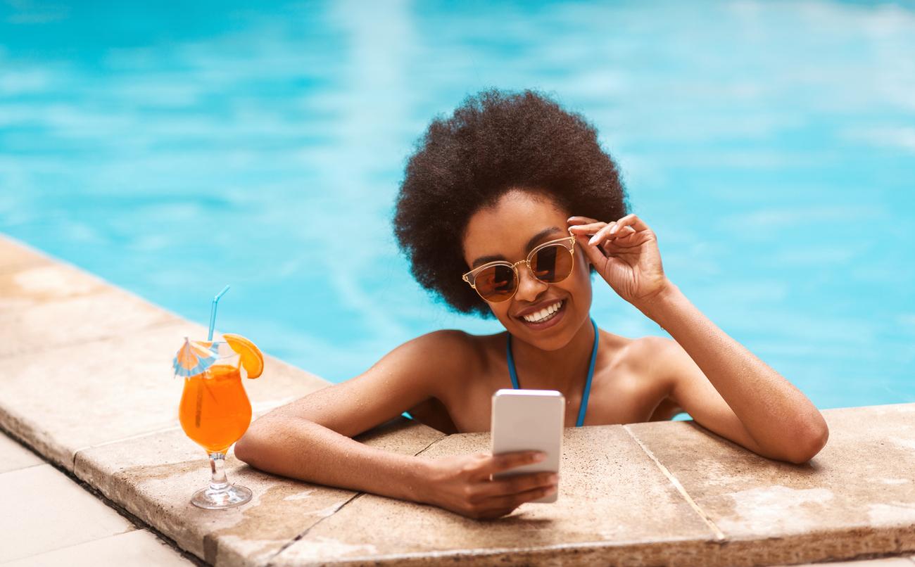 Vacances d'été : se baigner avec ses règles n'est pas dangereux, c'est même recommandé !