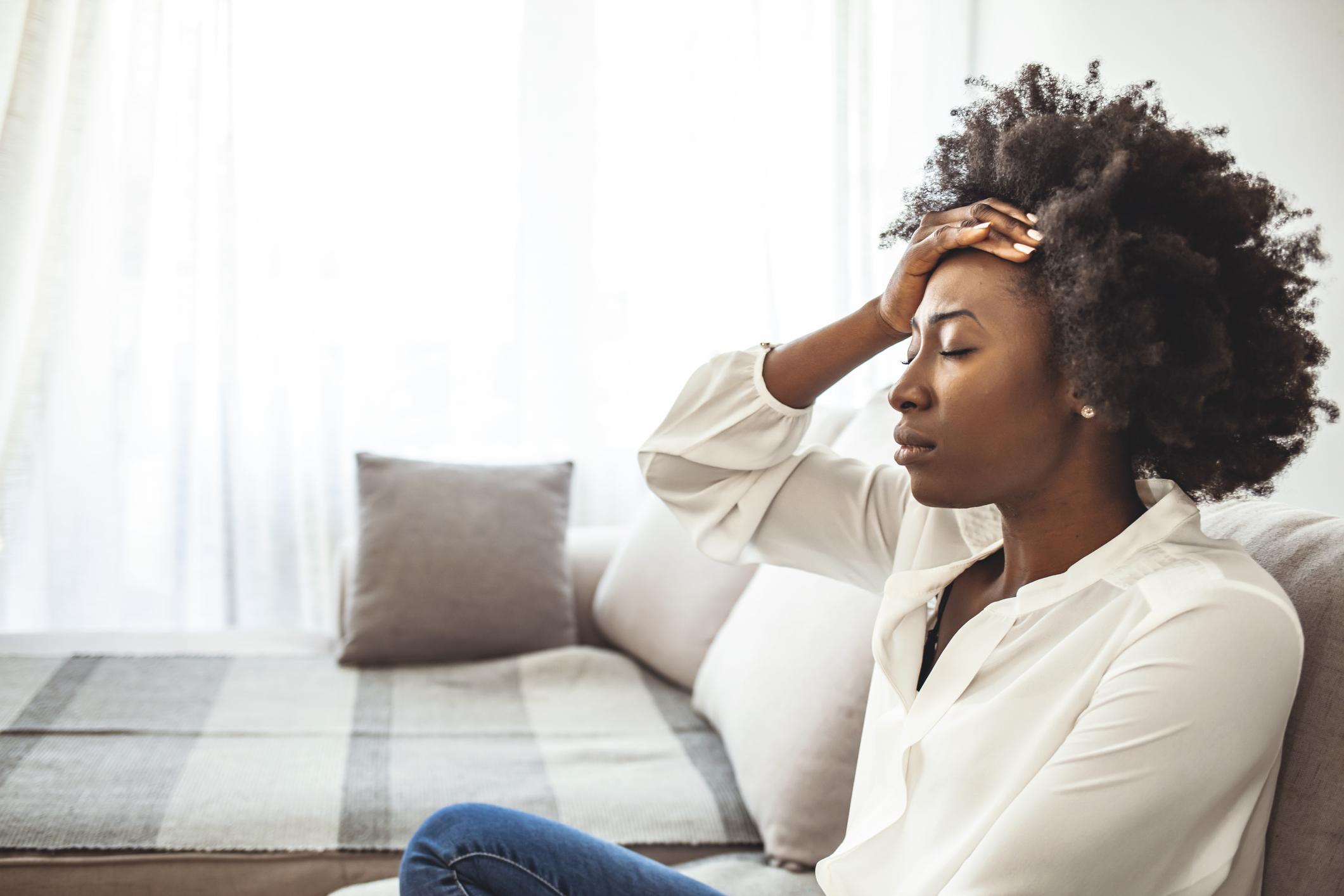 Migraine : pourquoi les femmes sont plus touchées que les hommes ? 