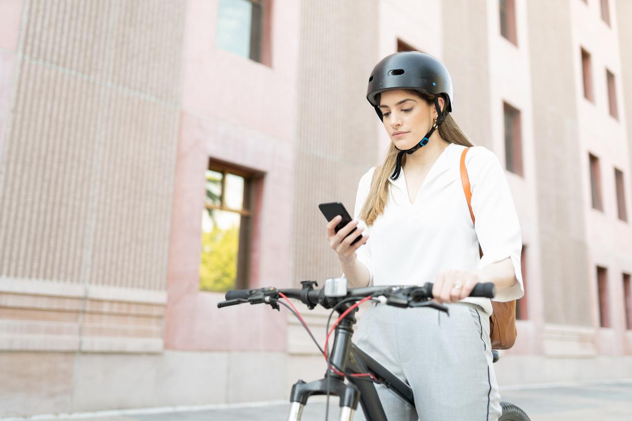 Oui, le casque à vélo protège bien des chocs et des accidents